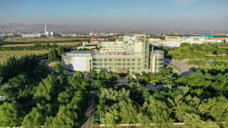 Helanshan Hotel Отели в г. Алашань-Цзоци