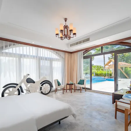 Sun Moon Beach swimming pool courtyard (Shek Mui Wan Shop)