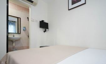 Amrise Hotel Express (Check in at 10PM, Check out at 09AM)