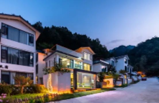 Floral Hotel· Fengxutai Hot Spring Hotel(Laojunshan Yunjing Cableway Branch)