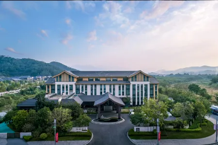 Artel Hotel Отели в г. Синьсин