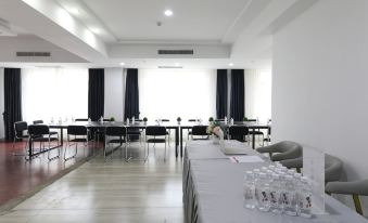 Linyi Baihong Jintang Business Hotel