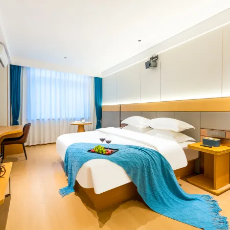 Chengzi Hotel (Yihuang Xueqian Street Fengshenxiang Pedestrian Street)