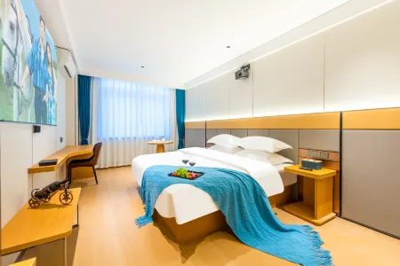 Chengzi Hotel (Yihuang Xueqian Street Fengshenxiang Pedestrian Street)