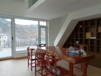 The Hill Inn Hotels near Flaming Valley