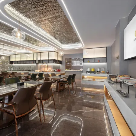 World Hotel (Kaifeng Lankao Chezhan Road Hualiancheng Shopping Plaza)