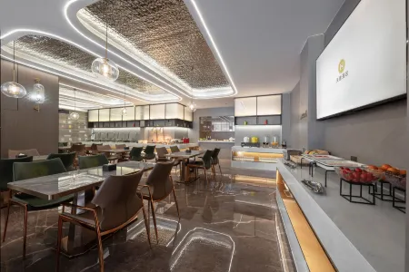 World Hotel (Kaifeng Lankao Chezhan Road Hualiancheng Shopping Plaza) Отели рядом со станцией Lankao Railway Station