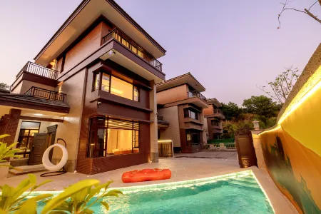 Qingyuan Qintianxi Mountain Private Soup Hot Spring Swimming Pool Resort Villa Отели рядом с достопримечательностью «Tangtang Ancient Dwellings»