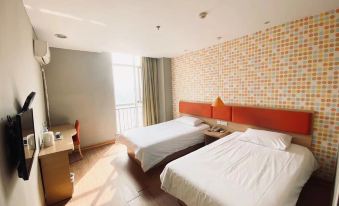 Home Inn (Qingdao Zhengyang Middle Road Wanda)