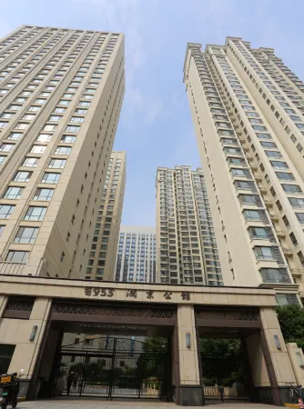 E953 Wushe Homestay (Peony Plaza Wanda Plaza Branch) Отели рядом с достопримечательностью «Henan University of Science and Technology (Xiyuan Road)»