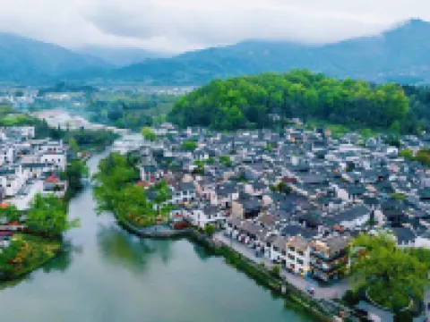 宏村溪雲映月·リゾートコレクションスマート高端設計師民宿 黟県のホテル