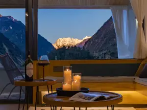 Hailuogou Luanxi Hidden Mountain Snow Mountain Scenic Hot Spring Resort Hote