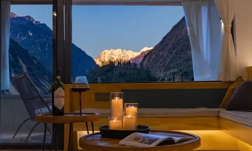 Hailuogou Luanxi Hidden Mountain Snow Mountain Scenic Hot Spring Resort Hote
