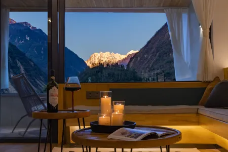 Hailuogou Luanxi Hidden Mountain Snow Mountain Scenic Hot Spring Resort Hote Отели рядом с достопримечательностью «Moxi Ancient Town»