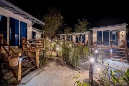 Sara Resort Отели рядом с достопримечательностью «Лейзи Бич»