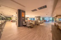 Shuifu Tongluo Resort Hotel (Tongluoba National Forest Park Branch) Hotels in Shuifu