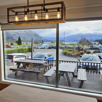 Haka House Wanaka Hotels near Albert Town