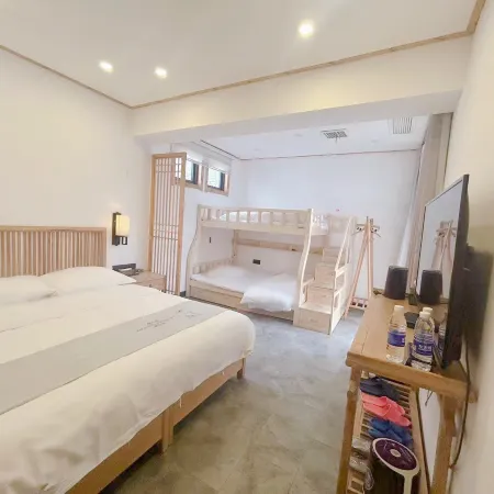 QIANAN HOTEl WISDOM（Zhongyuesongshan Shop）