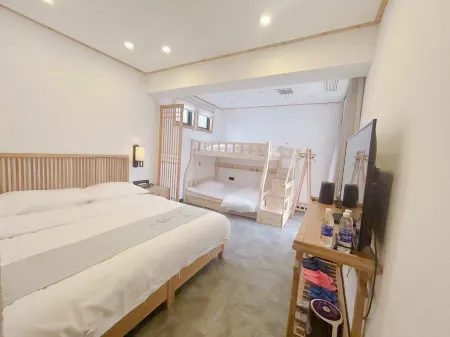 QIANAN HOTEl WISDOM（Zhongyuesongshan Shop） Отели рядом с достопримечательностью «Zhengzhou University College of Physical Education (Dengfeng Campus)»