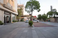 HUA YU BUSINESS HOTEL - parking