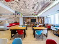 Ibis Hotel (Nanchang Tengwangge Longevity Palace) Hotels near Donghu