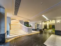 Shanghai People's Square Nanjing East Road Pedestrian Street Treasury Hotel Hotels near One ITC