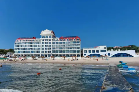 雲亭海度假飯店（北戴河碧螺塔海上公園店）