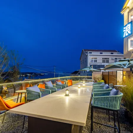 Waves · Designer Boutique Homestay (Laoshan Scenic Area Branch)