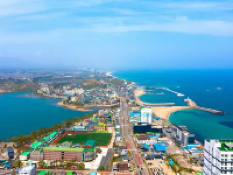 Sokcho I-Park Suite Hotel & Residence Hotels near Yeongnangho