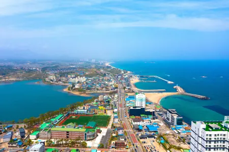 Sokcho I-Park Suite Hotel & Residence Отели рядом с достопримечательностью «Sokcho City Museum & Displaced Civilians Folk Village»