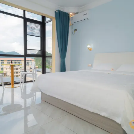 Pingshui Xiangfeng Hotel (Guilin University of Electronic Technology Huajiang Campus)