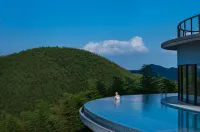 Huixin Retreats