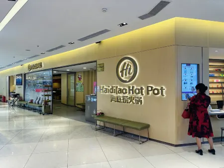 Hagi APT - Vinhome D'Capitale Luxury Serviced Apartment in Hanoi Отели рядом с достопримечательностью «Hanoi Train Street»