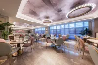 Mercure Hotel Xinyang Baopeng Square Hotels in Xinyang