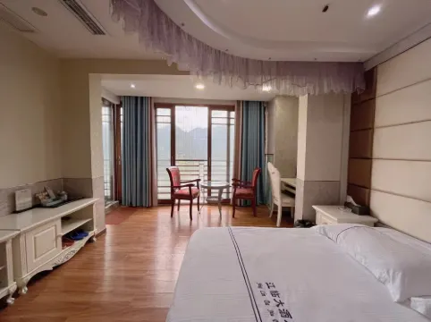 Wushan Jianglin Hotel (Municipal Square Branch)