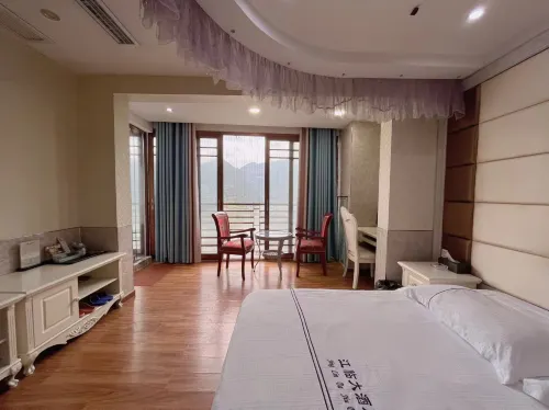 Wushan Jianglin Hotel (Municipal Square Branch)