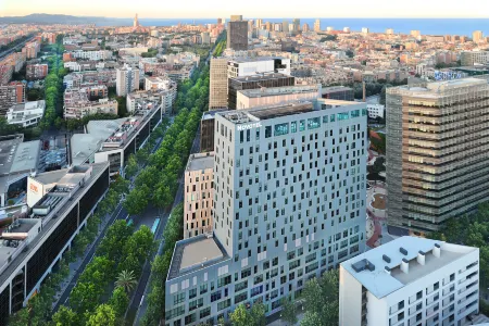 Novotel Barcelona City Отели рядом с достопримечательностью «Площадь Испании»