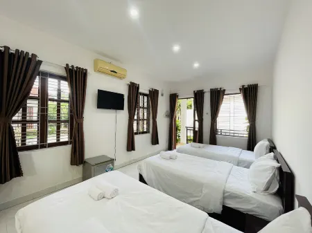 Hang Sói Forest Village