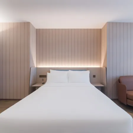 HanTing Hotel (Yixing Dingshuzhen Baolong Plaza)