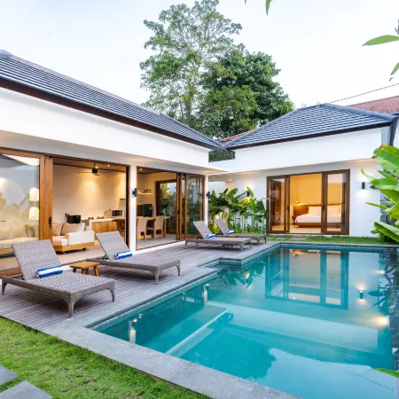 J4 Villas Sanur Отели рядом с достопримечательностью «Пляж Мертасари»