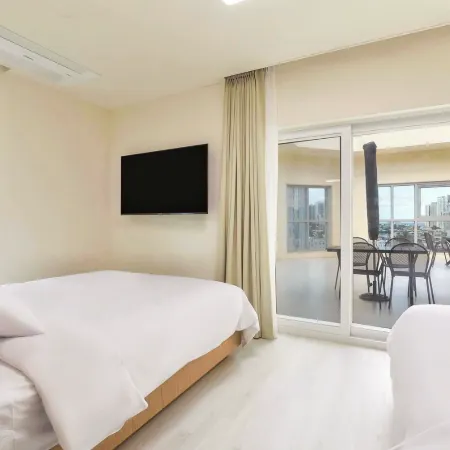 Hotel BERITH Отели рядом с достопримечательностью «Музей керамики Сокбон»