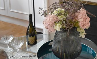 Luxury 2 Bedroom by Parc Monceau