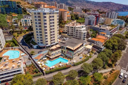 Muthu Raga Madeira Hotel Отели в г. Фуншал