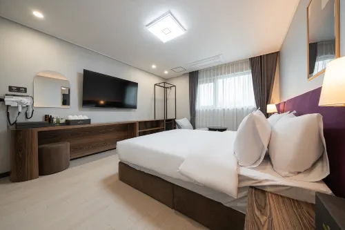 Hound Hotel Gunsan (Business Styler)