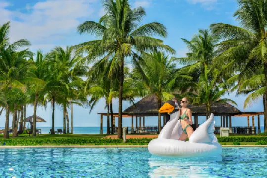 Famiana Resort & Spa Отели рядом с достопримечательностью «Лонг-Бич Перлс»