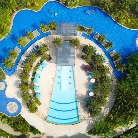 Aloha Oceanfront Suite Resort