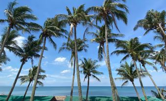 Shoreland Beach Resort by Cocotel