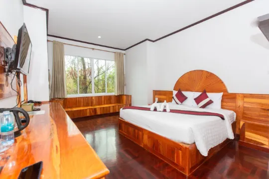 ห้องดีลักซ์ เตียงใหญ่ 1 เตียง