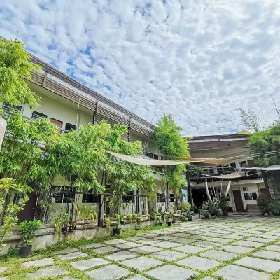RedDoorz near KCC Mall Gensan Hotels near Mindanao Polytechnic College