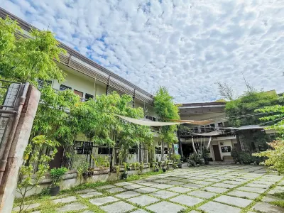 RedDoorz Near Kcc Mall Gensan Hotels in 
